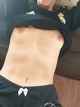 Snapshot of BranquinhaDLC chatting on 04-16-26, 12:28 BranquinhaDLC online show from 04-16-26, 12:28