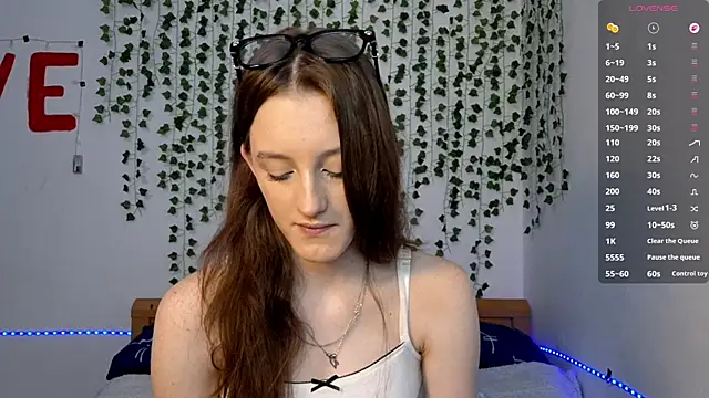 Snapshot of LisaBoddy chatting on 04-21-26, 03:07 LisaBoddy online show from 04-21-26, 03:07