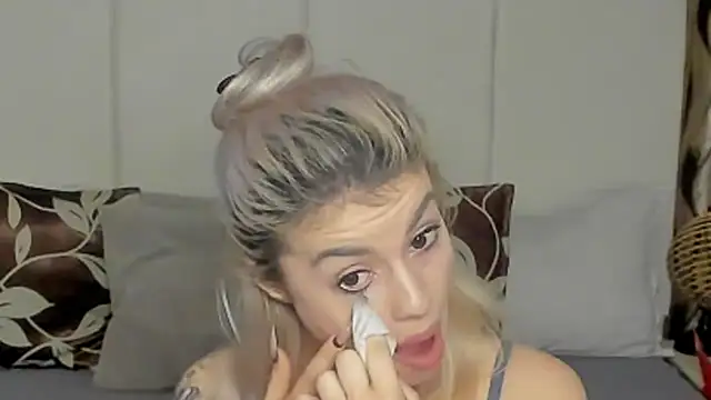 Snapshot of RaisaHot chatting on 03-27-26, 12:05 RaisaHot online show from 03-27-26, 12:05