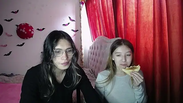 Briar y Blair online show from 04-06-26, 03:24