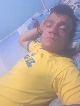 Snapshot of Almeyjose chatting on 12-18-25, 04:07 Almeyjose online show from 12-18-25, 04:07