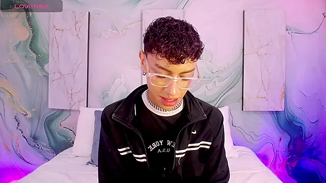 Snapshot of Owen_JP chatting on 03-18-26, 03:20 Owen JP online show from 03-18-26, 03:20