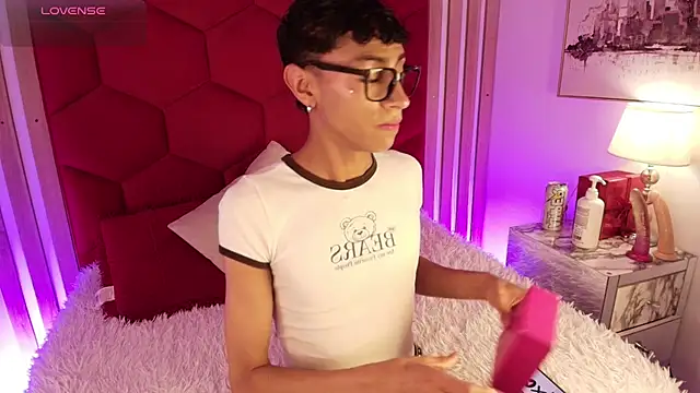 Snapshot of Owen_JP chatting on 04-08-26, 03:06 Owen JP online show from 04-08-26, 03:06