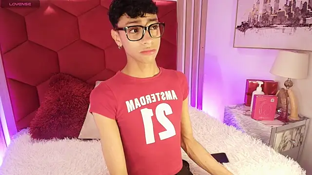 Snapshot of Owen_JP chatting on 04-10-26, 03:01 Owen JP online show from 04-10-26, 03:01