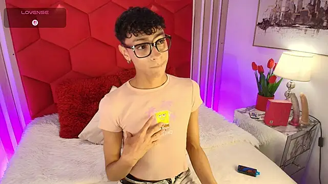 Snapshot of Owen_JP chatting on 04-14-26, 03:01 Owen JP online show from 04-14-26, 03:01