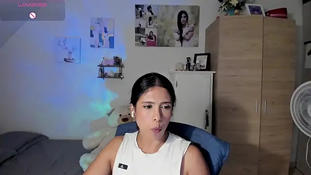Snapshot of VEROSlen- chatting on 06-10-26, 02:12 VEROSlen- online show from 06-10-26, 02:12