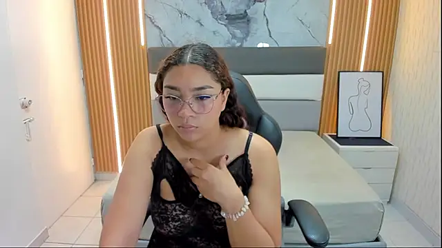 Snapshot of angelinemore chatting on 01-10-26, 06:53 angelinemore online show from 01-10-26, 06:53