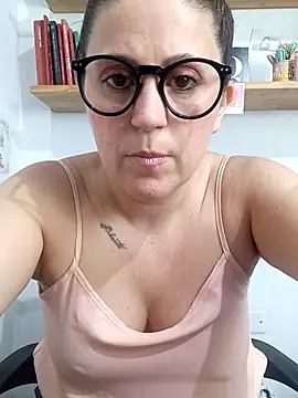 Snapshot of SofiEsteves chatting on 04-21-26, 02:12 SofiEsteves online show from 04-21-26, 02:12