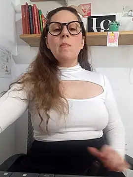 Snapshot of SofiEsteves chatting on 05-01-26, 03:05 SofiEsteves online show from 05-01-26, 03:05