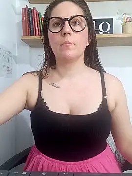 Snapshot of SofiEsteves chatting on 05-07-26, 04:12 SofiEsteves online show from 05-07-26, 04:12