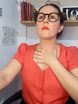 Snapshot of SofiEsteves chatting on 06-01-26, 06:42 SofiEsteves online show from 06-01-26, 06:42