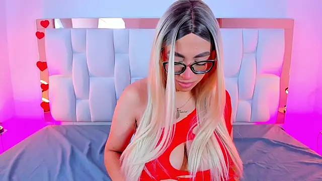 Snapshot of CamilleJuicy_ chatting on 03-20-26, 12:43 CamilleJuicy online show from 03-20-26, 12:43