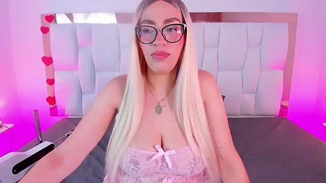 Snapshot of CamilleJuicy_ chatting on 04-06-26, 12:50 CamilleJuicy online show from 04-06-26, 12:50