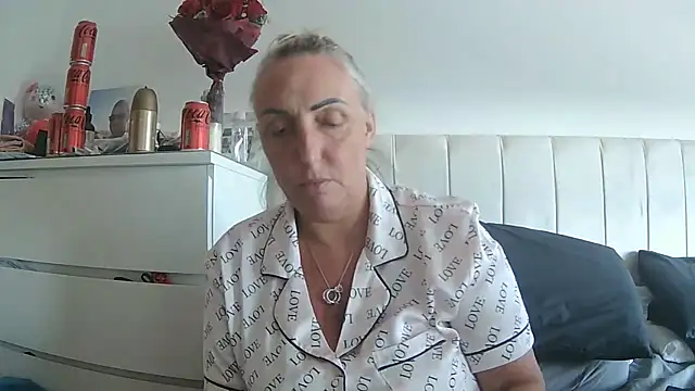 Snapshot of theblondecocklover chatting on 04-21-26, 05:28 theblondecocklover online show from 04-21-26, 05:28