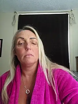 Snapshot of theblondecocklover chatting on 05-03-26, 08:09 theblondecocklover online show from 05-03-26, 08:09
