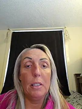 Snapshot of theblondecocklover chatting on 05-08-26, 05:40 theblondecocklover online show from 05-08-26, 05:40