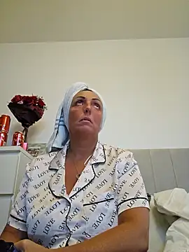 Snapshot of theblondecocklover chatting on 05-19-26, 08:26 theblondecocklover online show from 05-19-26, 08:26