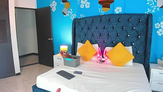 Issa Clark01 online show from 02-13-26, 09:44