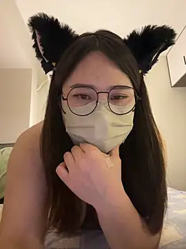 Snapshot of lele-520 chatting on 03-04-26, 03:18 lele-520 online show from 03-04-26, 03:18