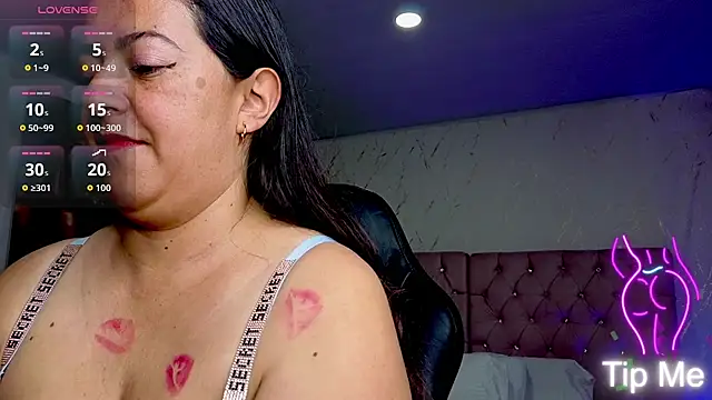 Snapshot of evelyn_harpeery chatting on 02-14-26, 10:56 evelyn harpeery online show from 02-14-26, 10:56