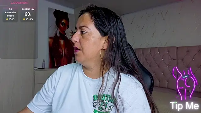 Snapshot of evelyn_harpeery chatting on 02-21-26, 11:00 evelyn harpeery online show from 02-21-26, 11:00