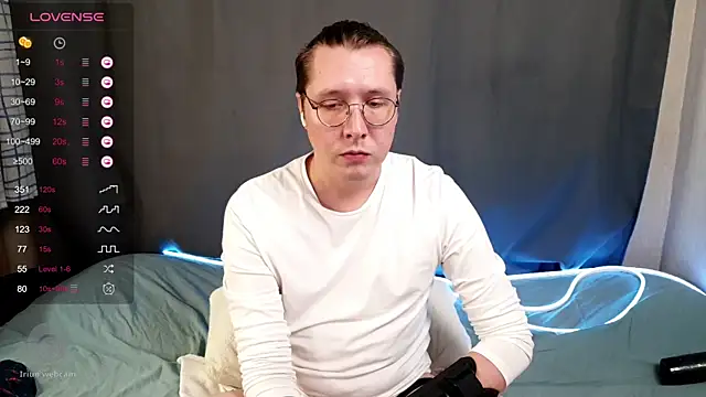 NakedIsaac online show from 07-10-26, 05:37