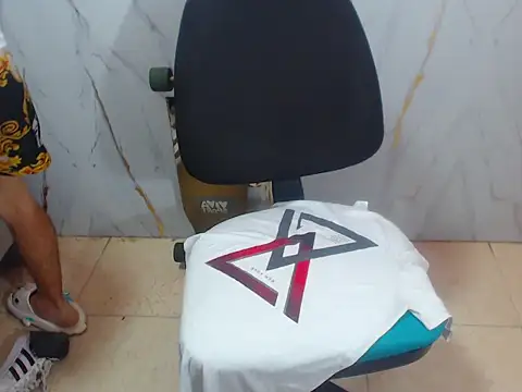 Boy tatto77 online show from 04-03-26, 12:19