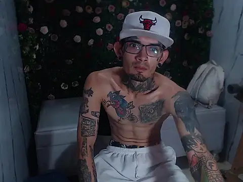 Boy tatto77 online show from 04-09-26, 03:17