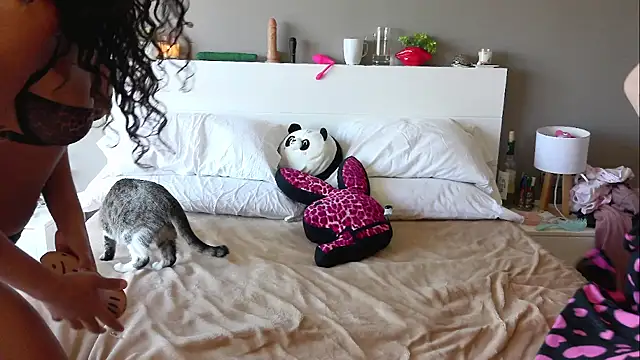 Snapshot of MikaScarlet chatting on 03-31-26, 02:06 MikaScarlet online show from 03-31-26, 02:06