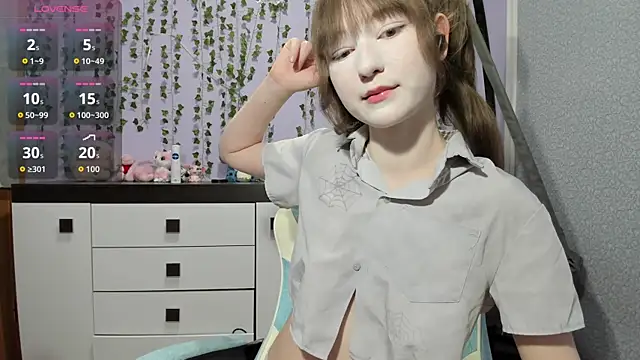 Snapshot of Yoonhee_ki chatting on 05-25-26, 05:30 Yoonhee ki online show from 05-25-26, 05:30
