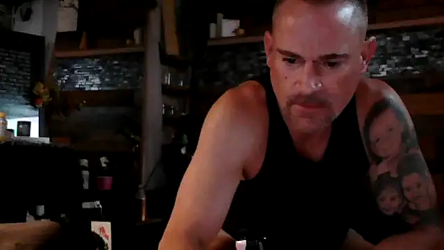 Snapshot of MISTERANDDEMI chatting on 04-18-26, 07:07 MISTERANDDEMI online show from 04-18-26, 07:07