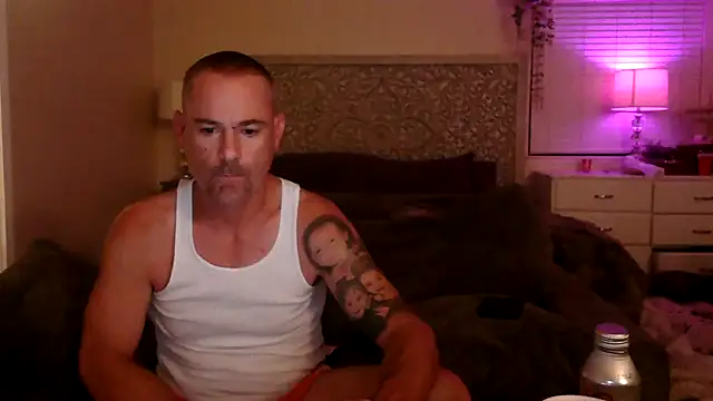 Snapshot of MISTERANDDEMI chatting on 05-17-26, 08:23 MISTERANDDEMI online show from 05-17-26, 08:23