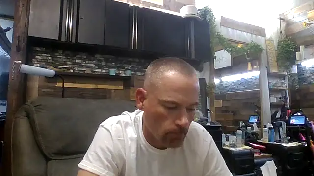 Snapshot of MISTERANDDEMI chatting on 05-18-26, 05:24 MISTERANDDEMI online show from 05-18-26, 05:24