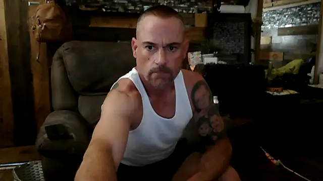 Snapshot of MISTERANDDEMI chatting on 05-21-26, 08:43 MISTERANDDEMI online show from 05-21-26, 08:43