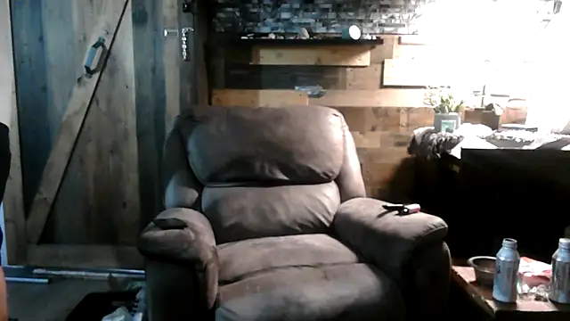 Snapshot of MISTERANDDEMI chatting on 05-31-26, 10:55 MISTERANDDEMI online show from 05-31-26, 10:55
