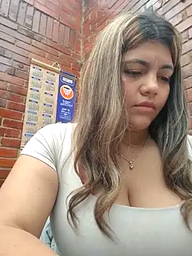 Snapshot of Ivy_enjoy chatting on 06-20-26, 06:00 Ivy enjoy online show from 06-20-26, 06:00