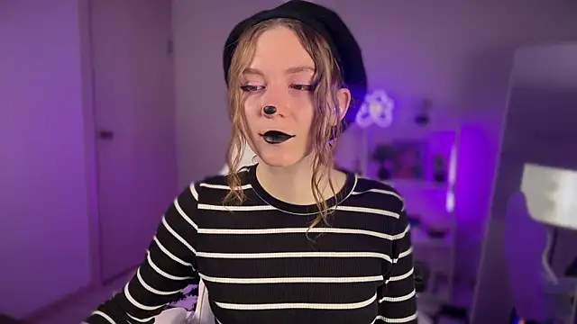 KellySunn online show from 04-12-26, 08:19