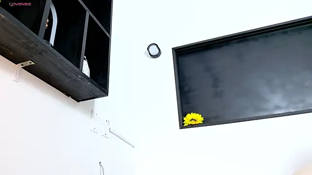 Emilyy05  online show from 04-06-26, 04:32