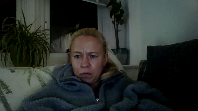 Snapshot of jennyblondeuk chatting on 02-12-26, 07:20 jennyblondeuk online show from 02-12-26, 07:20