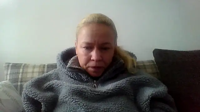 Snapshot of jennyblondeuk chatting on 02-19-26, 02:57 jennyblondeuk online show from 02-19-26, 02:57