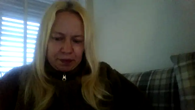 Snapshot of jennyblondeuk chatting on 02-21-26, 05:25 jennyblondeuk online show from 02-21-26, 05:25