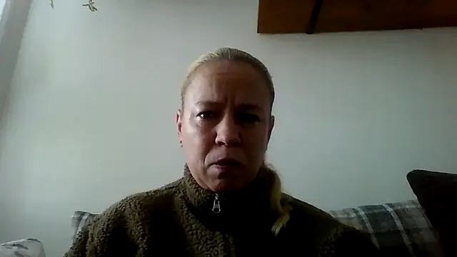 Snapshot of jennyblondeuk chatting on 02-25-26, 03:32 jennyblondeuk online show from 02-25-26, 03:32
