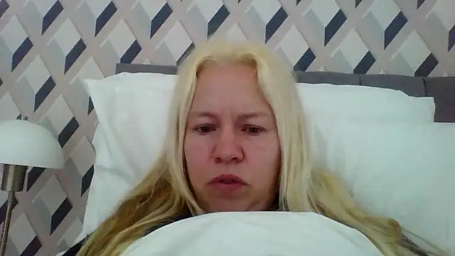 Snapshot of jennyblondeuk chatting on 04-01-26, 09:10 jennyblondeuk online show from 04-01-26, 09:10