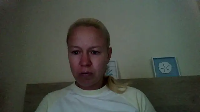 Snapshot of jennyblondeuk chatting on 04-18-26, 06:23 jennyblondeuk online show from 04-18-26, 06:23