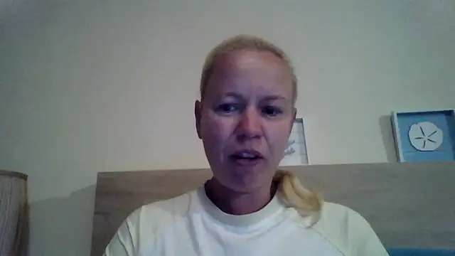 Snapshot of jennyblondeuk chatting on 04-18-26, 07:07 jennyblondeuk online show from 04-18-26, 07:07