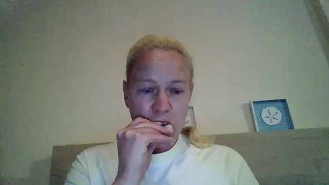 Snapshot of jennyblondeuk chatting on 04-18-26, 07:58 jennyblondeuk online show from 04-18-26, 07:58