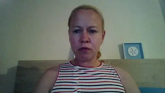 Snapshot of jennyblondeuk chatting on 04-19-26, 06:10 jennyblondeuk online show from 04-19-26, 06:10