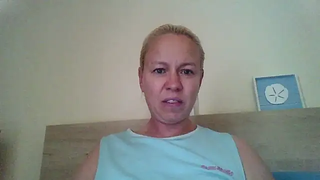 Snapshot of jennyblondeuk chatting on 04-21-26, 05:06 jennyblondeuk online show from 04-21-26, 05:06