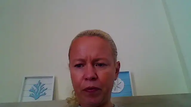 Snapshot of jennyblondeuk chatting on 04-25-26, 01:41 jennyblondeuk online show from 04-25-26, 01:41