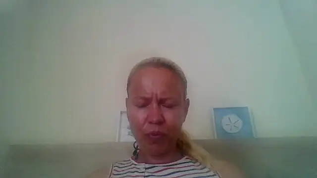 Snapshot of jennyblondeuk chatting on 05-04-26, 01:51 jennyblondeuk online show from 05-04-26, 01:51